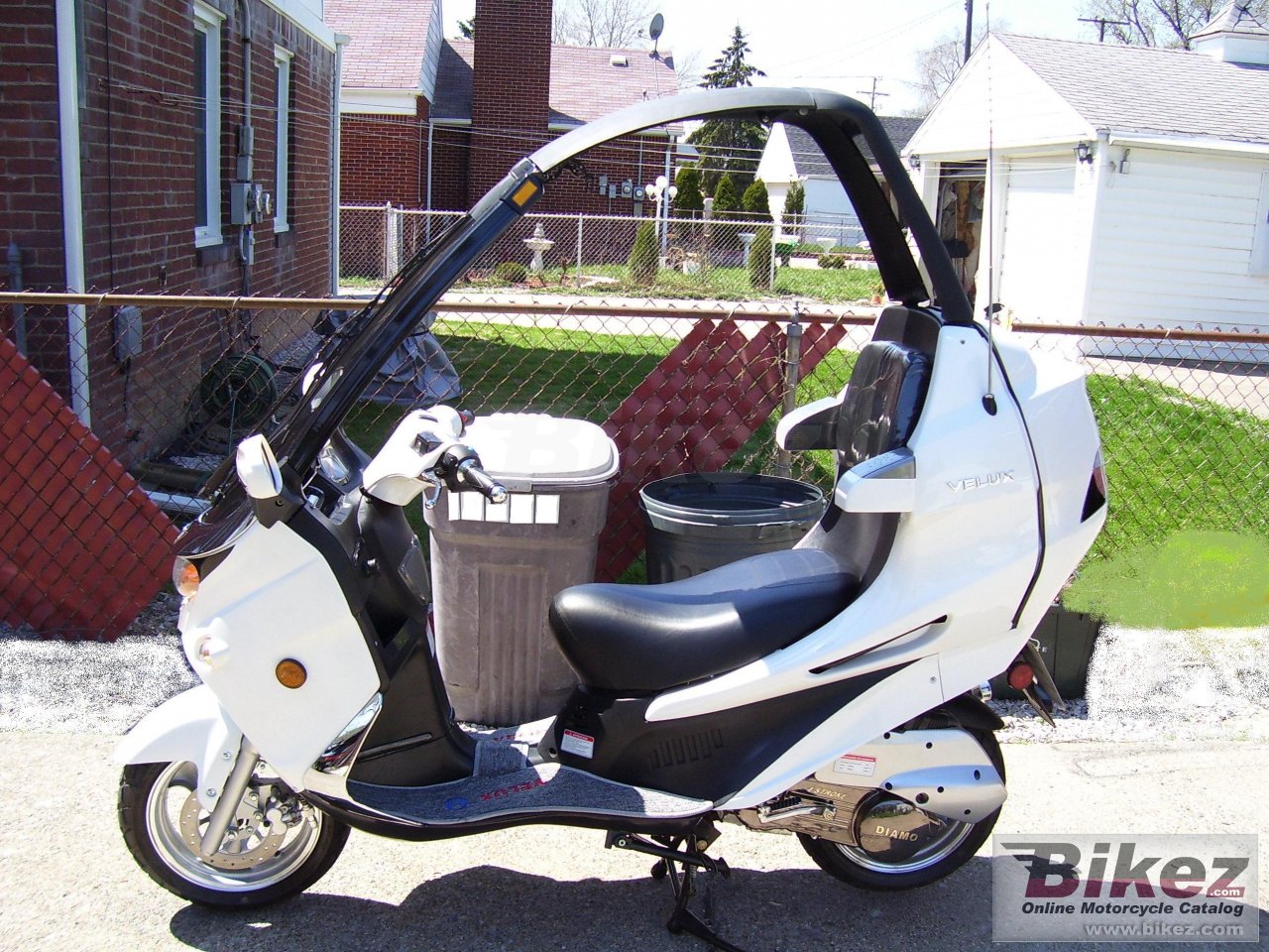 Big  velux 150 picture and wallpaper from Bikez.com